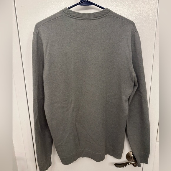 Theory 100% Cashmere Grey/Green Sweater - Picture 3 of 6